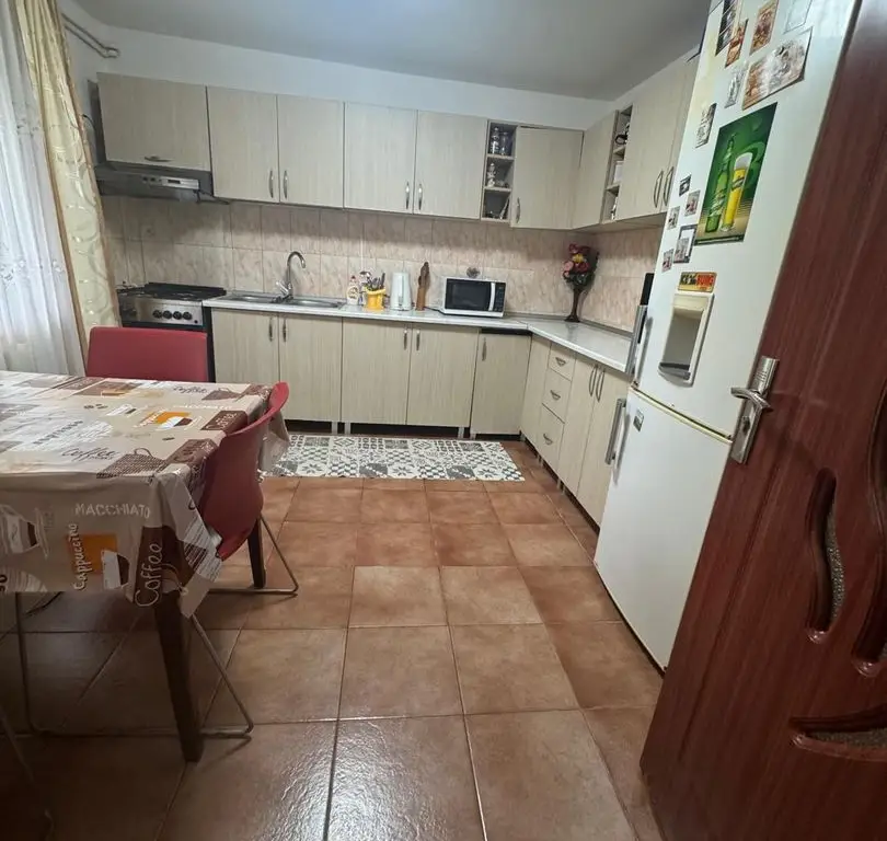 Casă de vânzare pe strada Sabarului