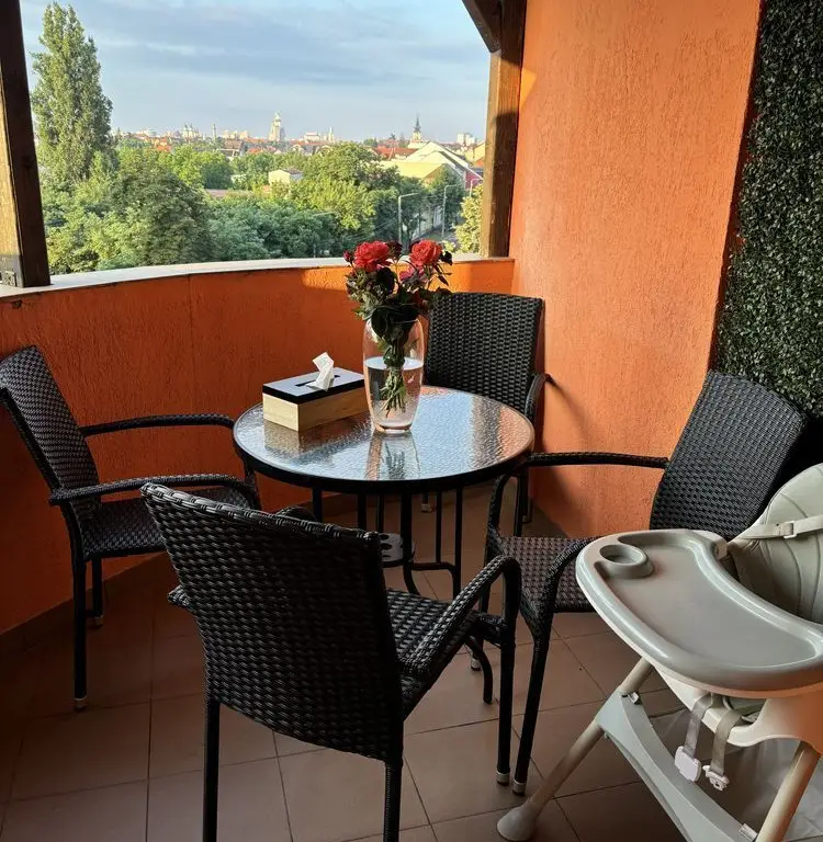 BRASADAS vinde ap 3 cam etaj 4/4 zona Baritiu.