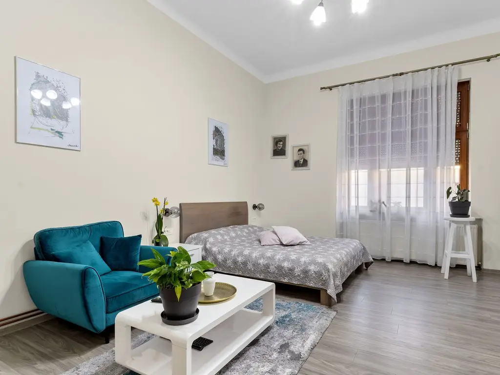 Apartament ultracentral cu 2 camere neamenajat Comision 0