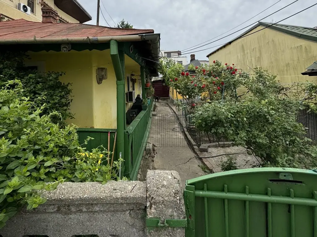 Casa cu teren zona Mărțișor langa parc Lumea Copiilor Brâncoveanu