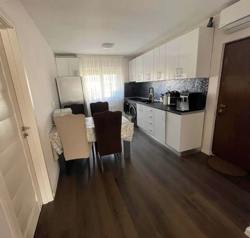 Apartament de vanzare cu 3 camere, Micro 16 Satu Mare etaj 4/4