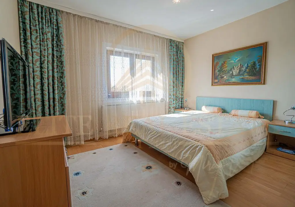 Agigea - Vila D+P+1E+M pe un teren de 772 mp cu o deschidere de 21,46 m.