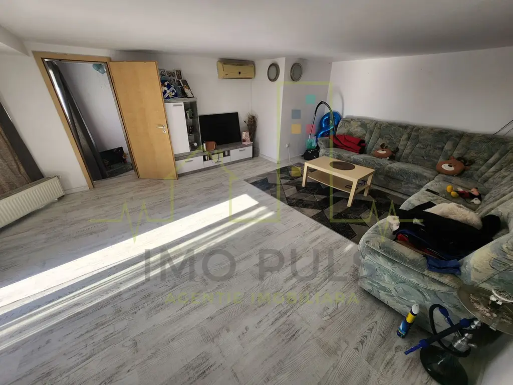 3 Camere. 2 Bai. Apartament pe 2 nivele. Pretabil investitie.
