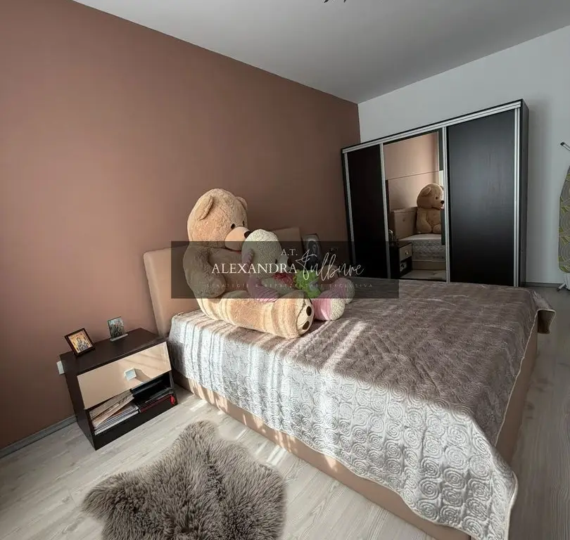 Apartament 3 camere, curte, boxa, parcare, Sub Cetate