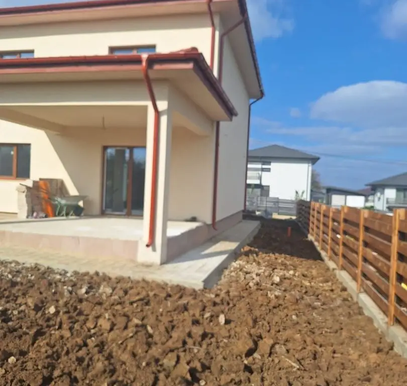 Casa P+E ,140 mp utili,451 mp teren, Hlincea,MUTARE  IMEDIATA.