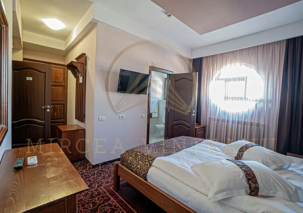 Hotel 3 Stele de Vânzare la Delfinariu, aproape de Mamaia