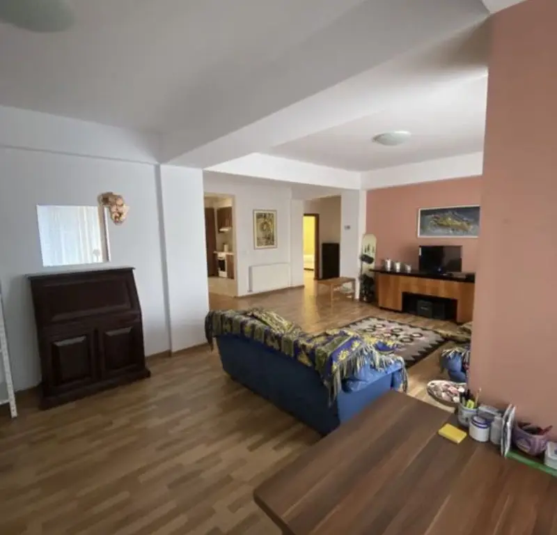 Apartament 3 camere Strada Rodnei