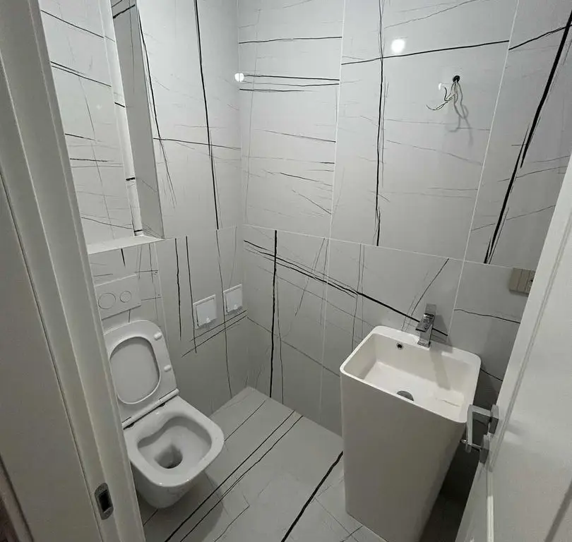 Ag BRASADAS închiriază apt 2 cam 2024 Casa Poporului.