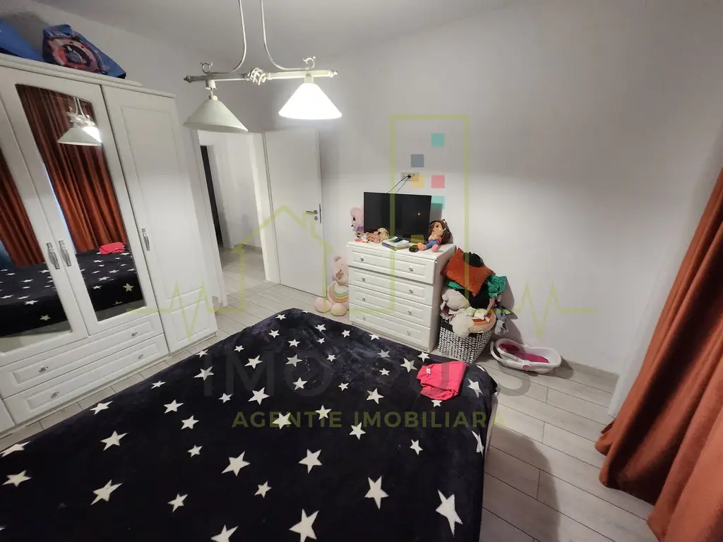 Casa mobilata si utilata. 2 locuri de parcare. Dresing mare. Zona linistita.