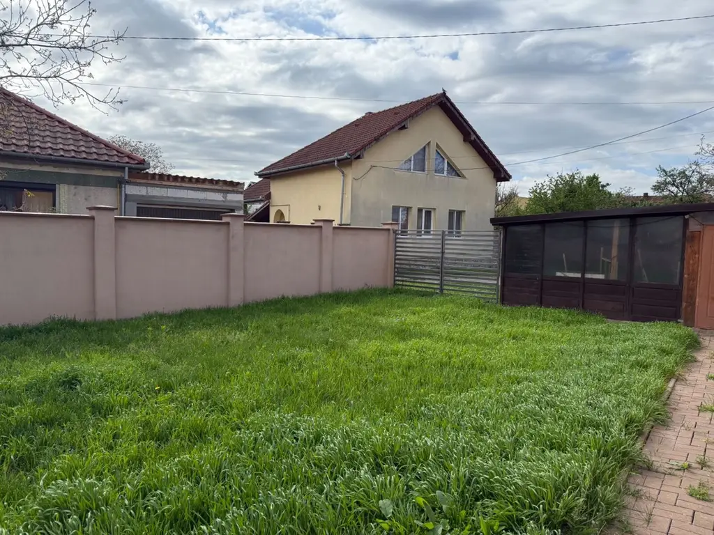 BRASADAS vinde casa 7 cam 11 ari teren renovată integral.