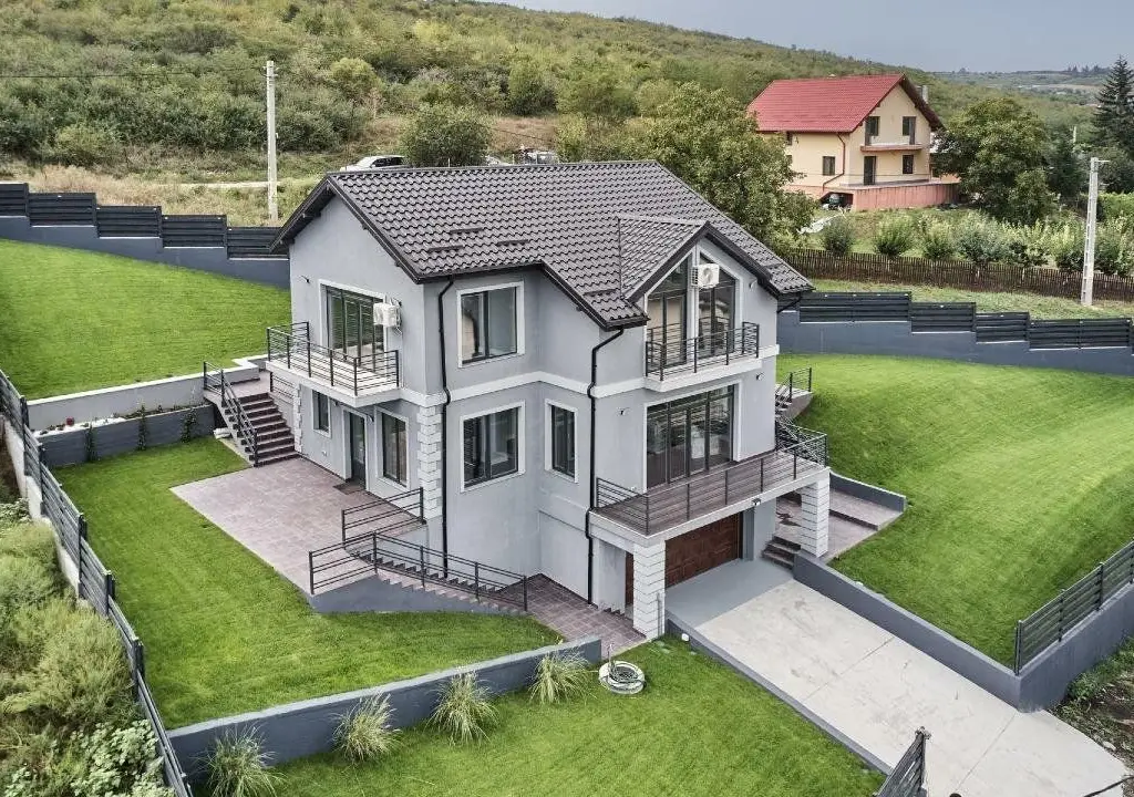 Casa noua de vanzare in Iasi, zona Sorogari, cu vedere catre lac.
