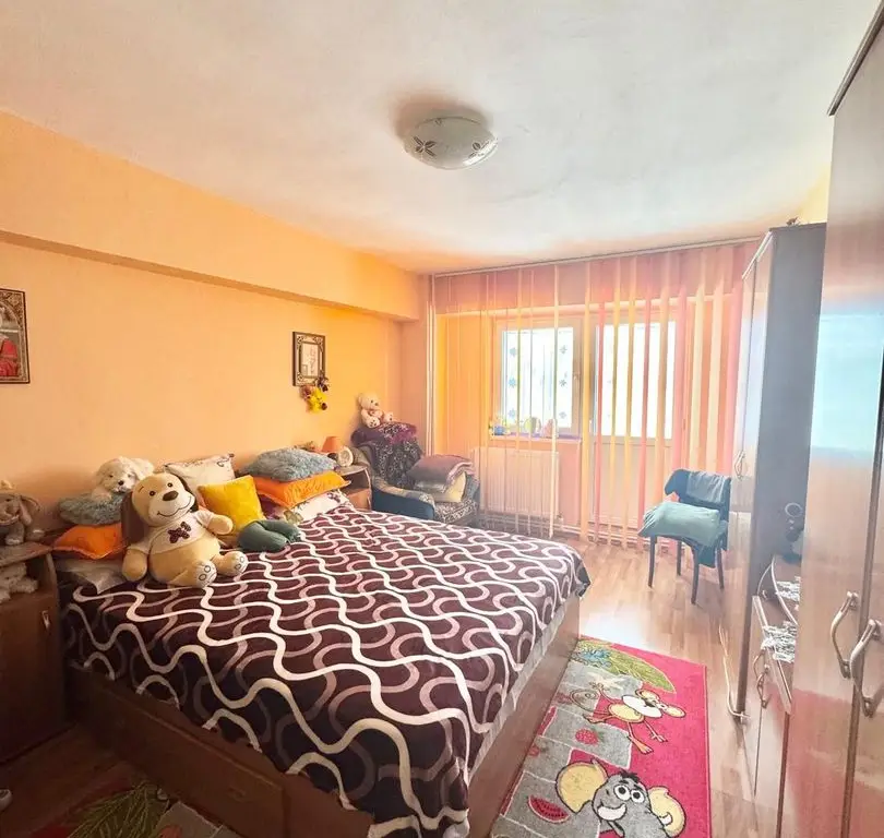 Apartament spațios, 3 camere – Bulevardul CFR, Giurgiu
