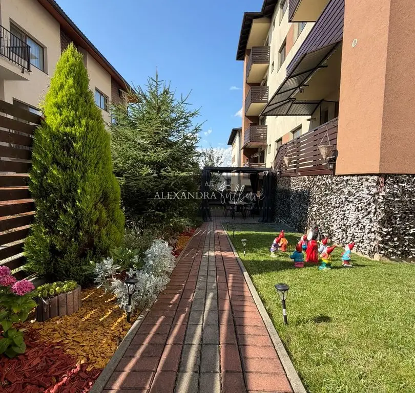 Apartament 3 camere, curte, boxa, parcare, Sub Cetate