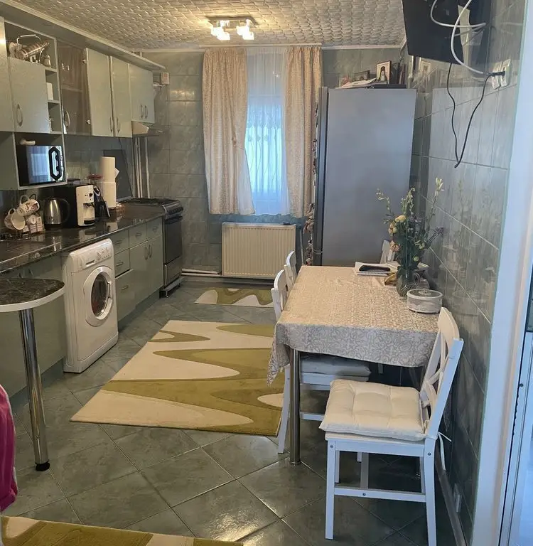 Vand apartament 4 camere