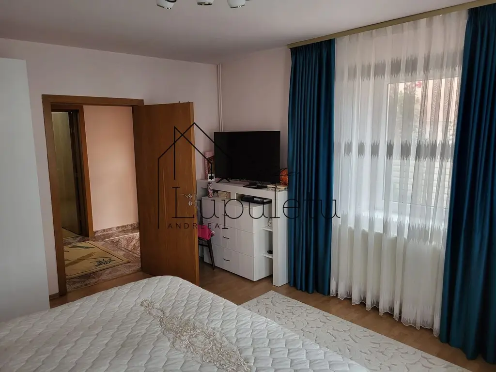 Casă de Vânzare | Piscină Interioară | Spațiu de Relaxare