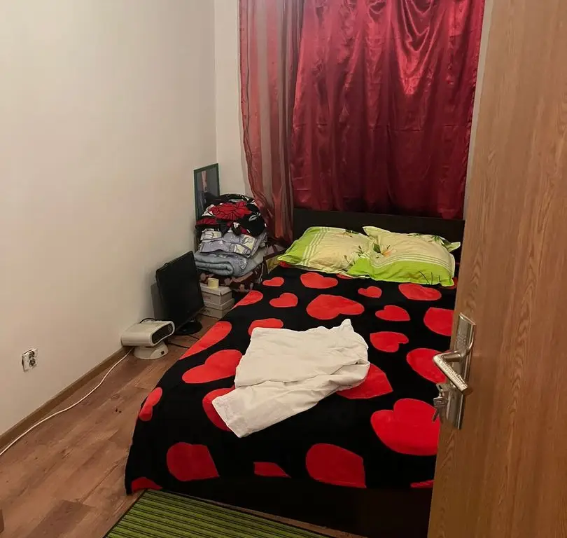 De vanzare apartament 3 camere Micro 16, etaj 4/4, 64.000 euro