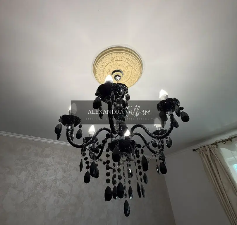 Apartament 3 camere, curte, boxa, parcare, Sub Cetate