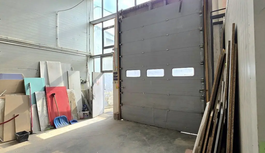 Republica spatiu industrial 200 mp de inchiriat