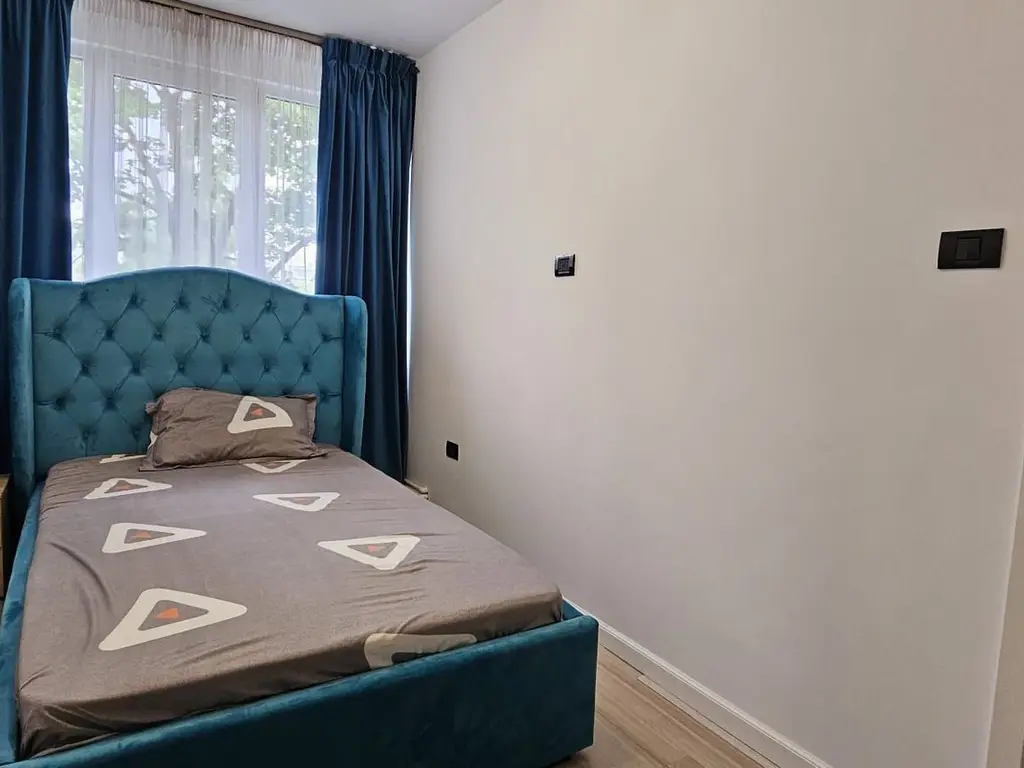 Inchiriez apartament 3 camere – Tiglina 3, etaj 1, mobilat si utilat