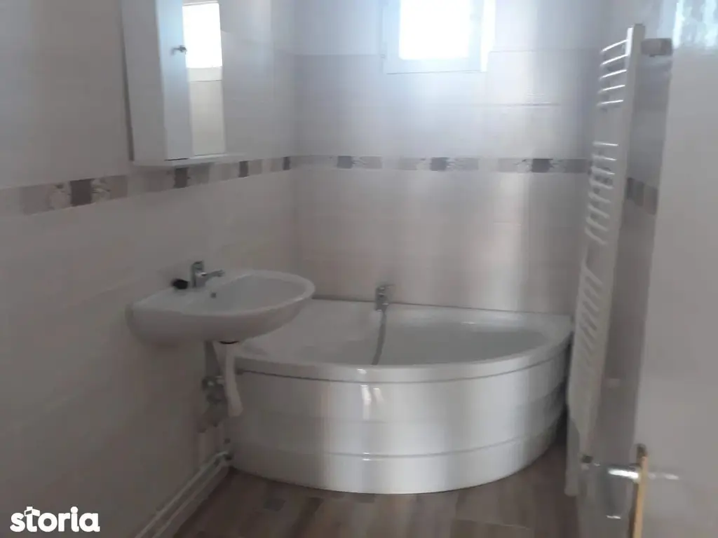 Ag EUROPA vinde ap. 2 cam renovat la etajul 4 în zona ultracentrala.