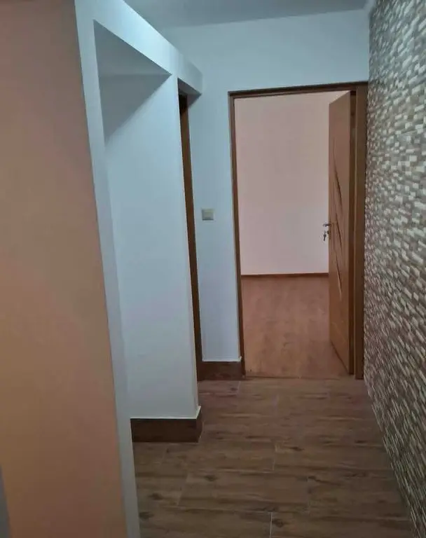 BRASADAS vinde ap 2 cam etaj 1/4 Micro 15.