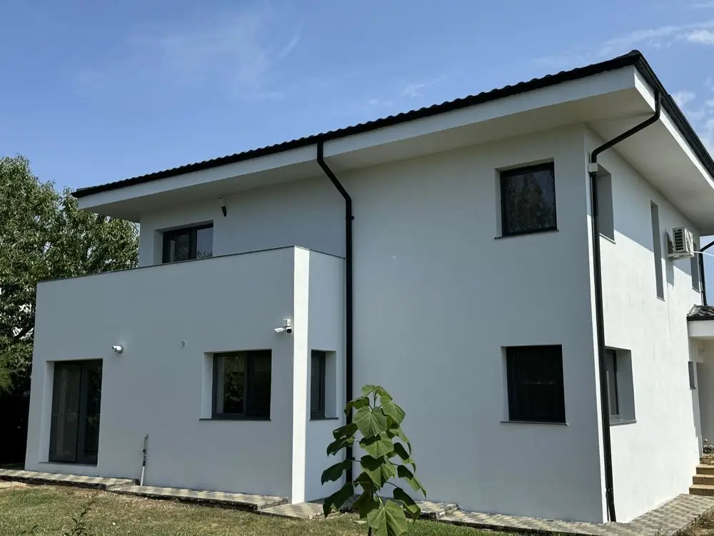 Vand Vila Valea Lupului.1100mp
