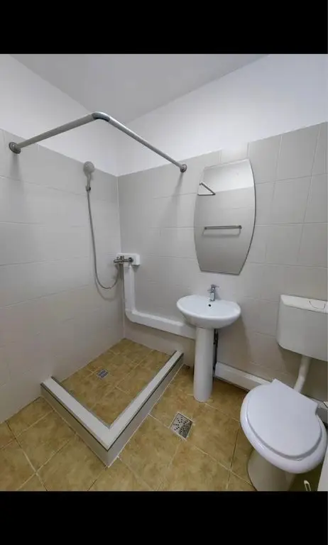 Vand Casa vizavi Cora Alexandriei