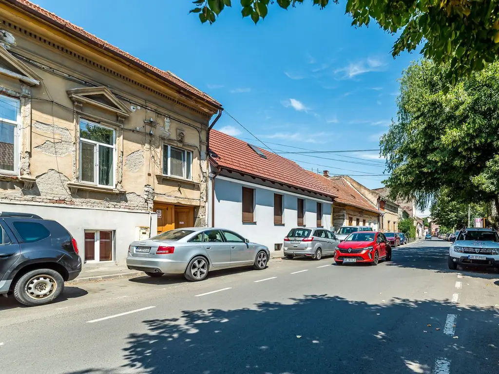 Centrul orașului, spațiu generos 2 camere, str O. Goga.