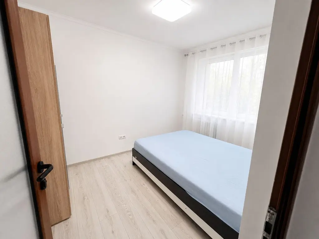 Apartament spațios 3 cam, complet renovat, mobilat – disponibil 01.07.