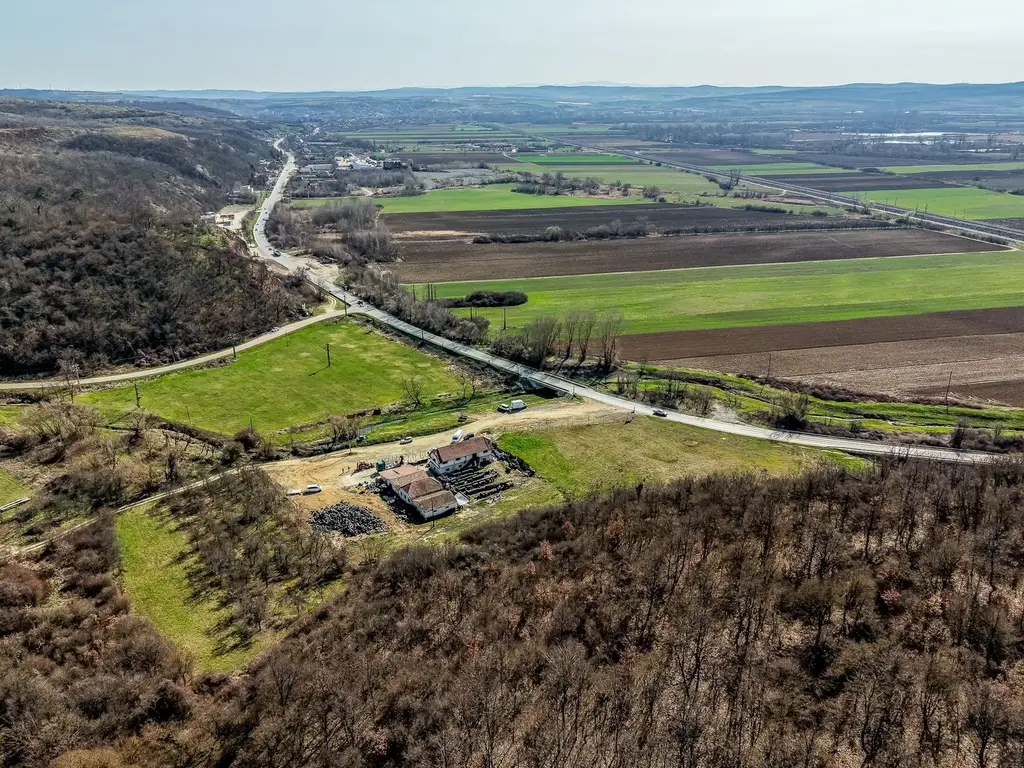 1,2 ha teren comercial/industrial cu hale in Baratca Paulis Arad