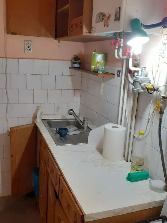 ageuropa.ro vinde ap. 2 cam. la parterul unei case în zona Carpați 2.