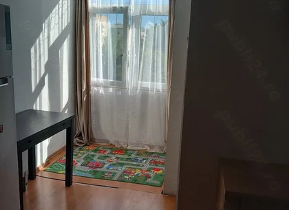 BRASADAS vinde garsoniera pe Ostrovului la etajul 2/4.