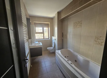 Inchiriere apartament bloc nou cu garaj, centru Pitesti