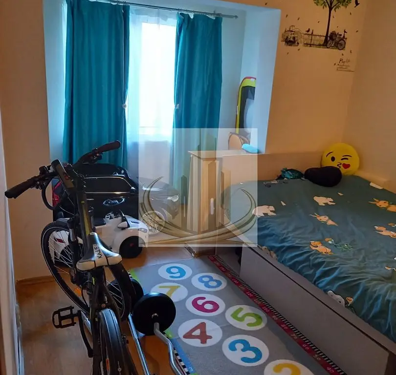 Apartament de vânzare – 3 camere, Aradului Piața Verde