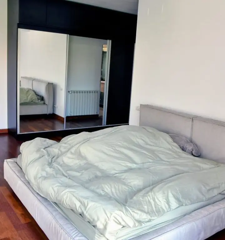 BRASADAS închiriază Ap 4 cam GARAJ Et 3,4/5 ROMANA.