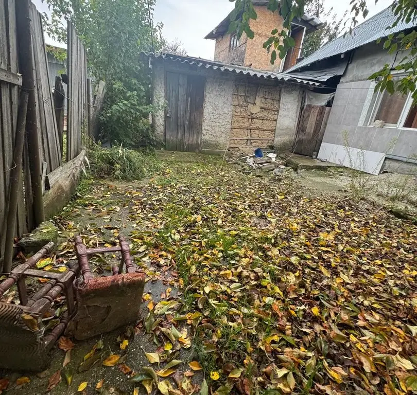Casă de vânzare pe strada Sabarului