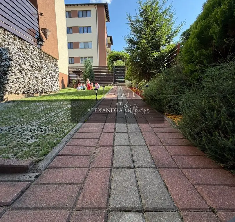 Apartament 3 camere, curte, boxa, parcare, Sub Cetate