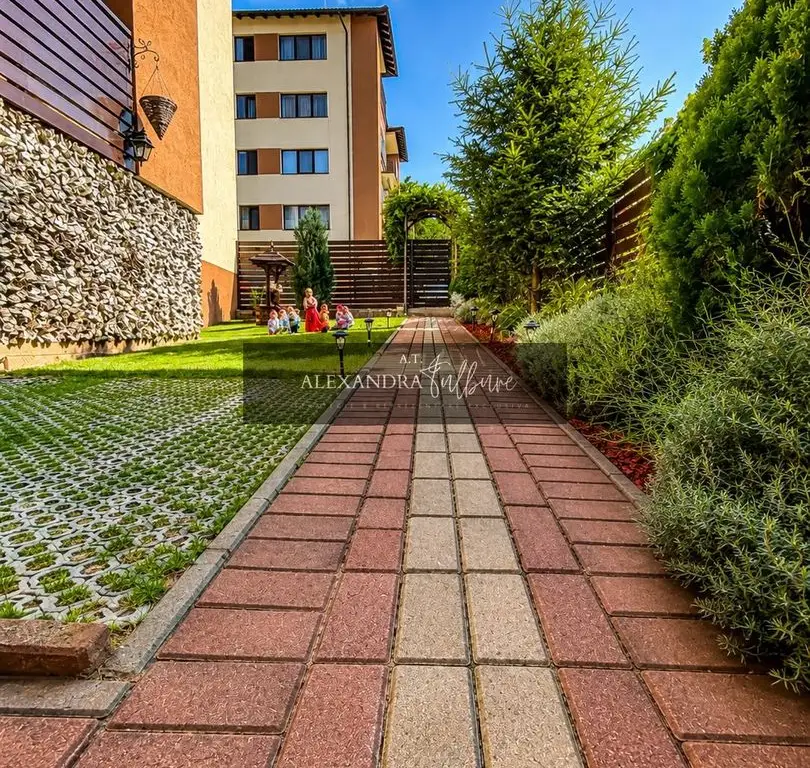 Apartament 3 camere, curte, boxa, parcare, Sub Cetate