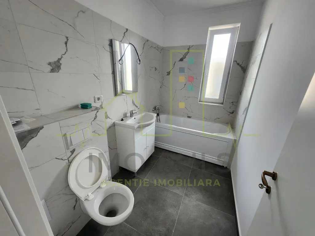 Blco nou in Giroc. Caramida integral. Loc de parcare.