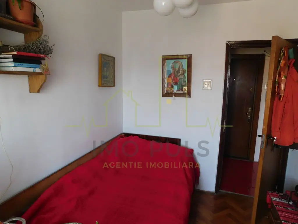 4 camere la pret de 3. Pozitie excelenta.