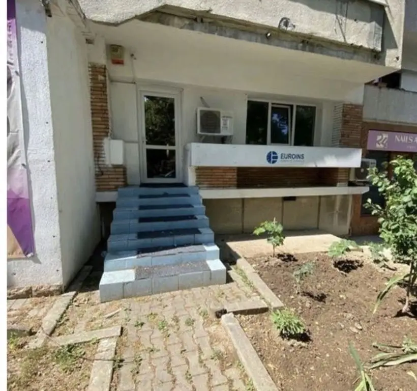 Apartament 3 camere..Pt locuit sau spatiu comercial, sediu, zona Victor