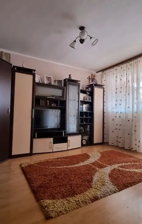 De inchiriat apartament 2 camere, Micro 20, zona 2 Cocosi, et. 6, 1900 lei