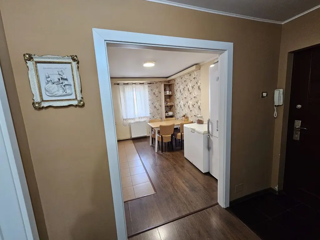 APARTAMENT 3 CAMERE LIPOVEI