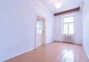 PRET NOU! Apartament la casă, ultracentral– curte proprie și garaj