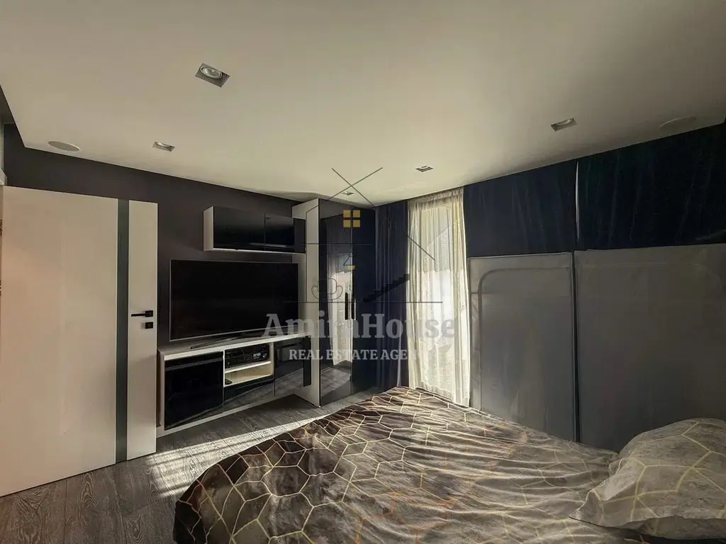 Apartament 3 camere tip Penthouse, 80 mp, 30 mp terasa, boxa, 2 parcari, Marasti