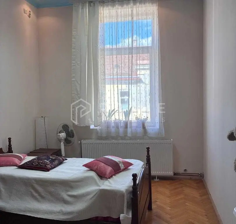 Apartament 3 camere, 80 mp, Ultracentral – Etaj 1, Tavan Înalt (3,9 m)