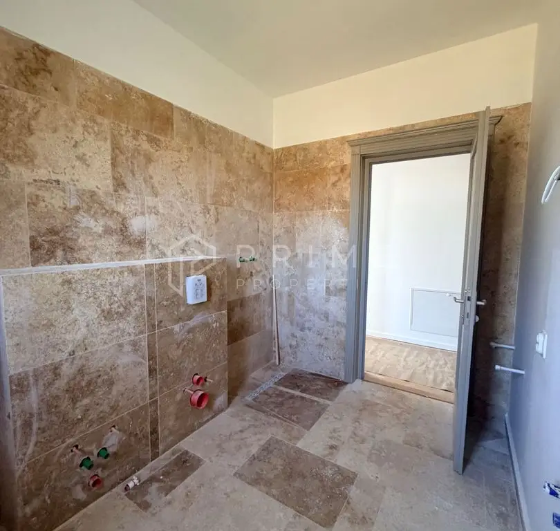 Vilă chalet modern cu perete panoramic de sticlă - Livezeni, Mureș