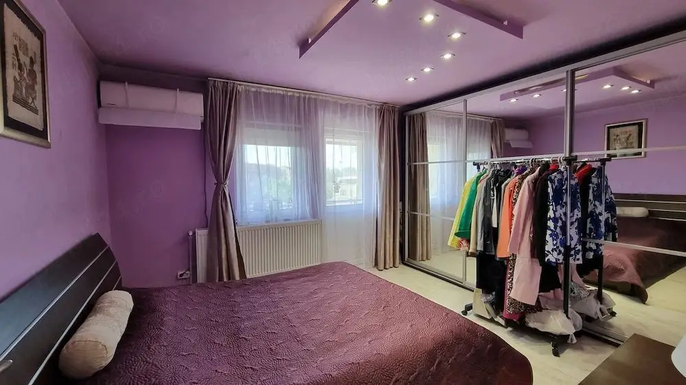 BRASADAS vinde ap 3 cam modernizat și parțial mobilat.