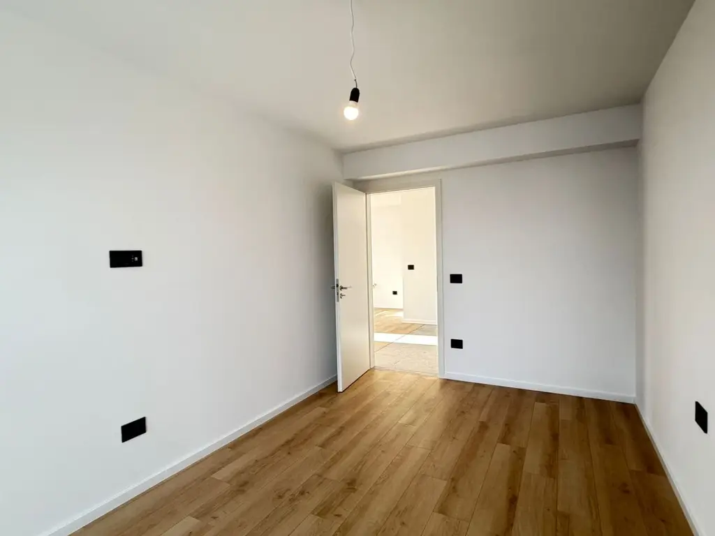 Kasper vânzare apartament de lux 2 camere nelocuit vedere libera spre Tâmpa