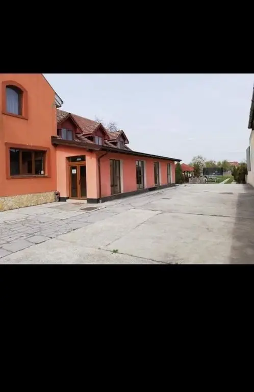 De vanzare casa 330 mp